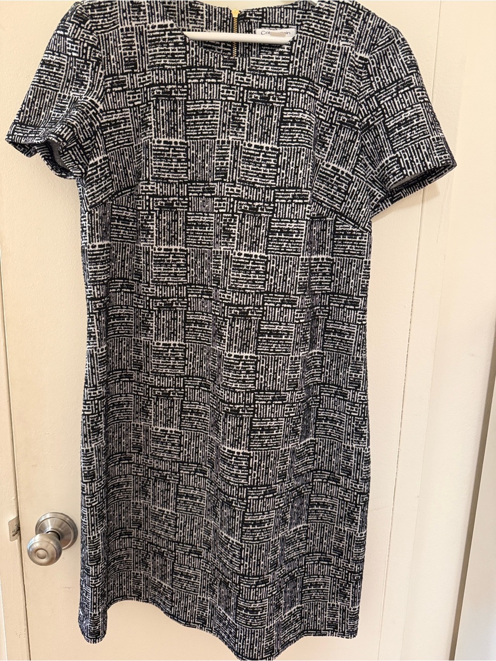 Calvin Klein Black and White Patterned Shift Midi Dress- excellent condition